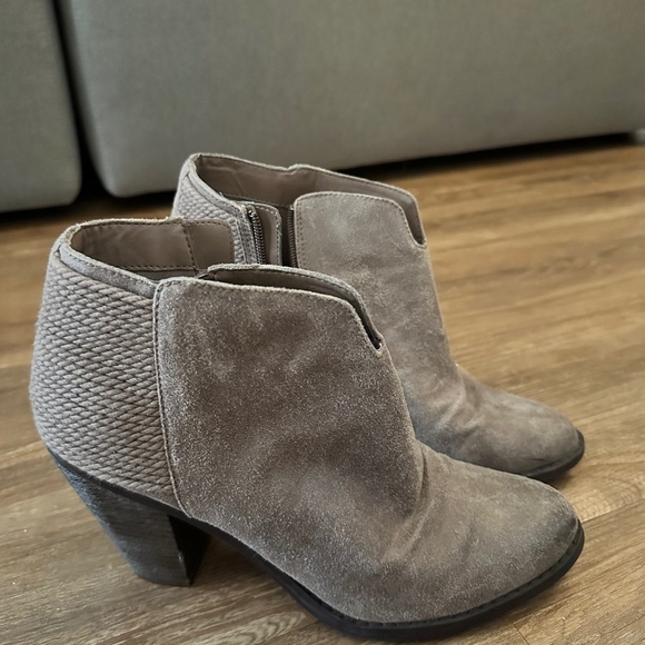 Size 10 Carlos Santana Heeled Booties - Picture 1 of 3